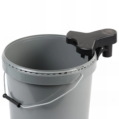 Embout d'aspiration à connecter sur aspirateur pour seau de malaxeur