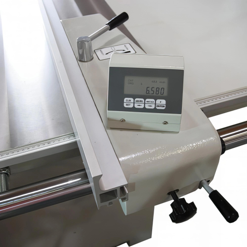 Lecteur digitale sur guide parallèle pour scie à format