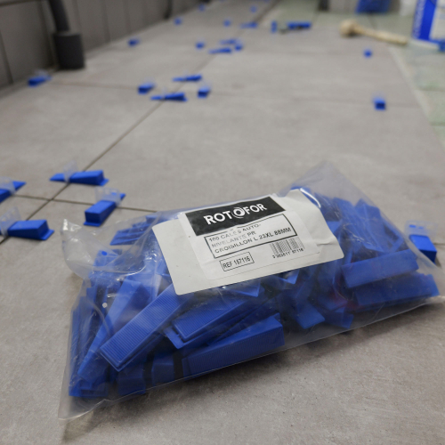 Kit de pose de carrelage : 100 croisillons de 3 mm auto-nivelants - 100 cales - pince
